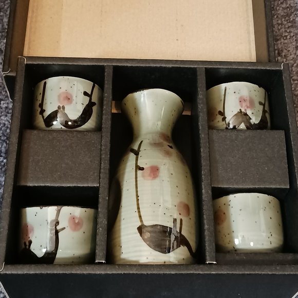 NEW! Beautiful Sake Set - Picture 5 of 7